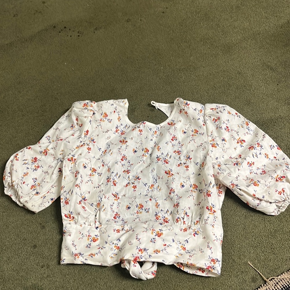 everlane floral backless top